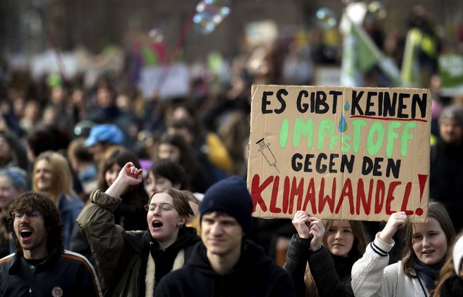 Auch eine Möglichkeit, aktiv zu werden: Klimaprotest<span class='image-autor'>Foto: imago/IPON</span>