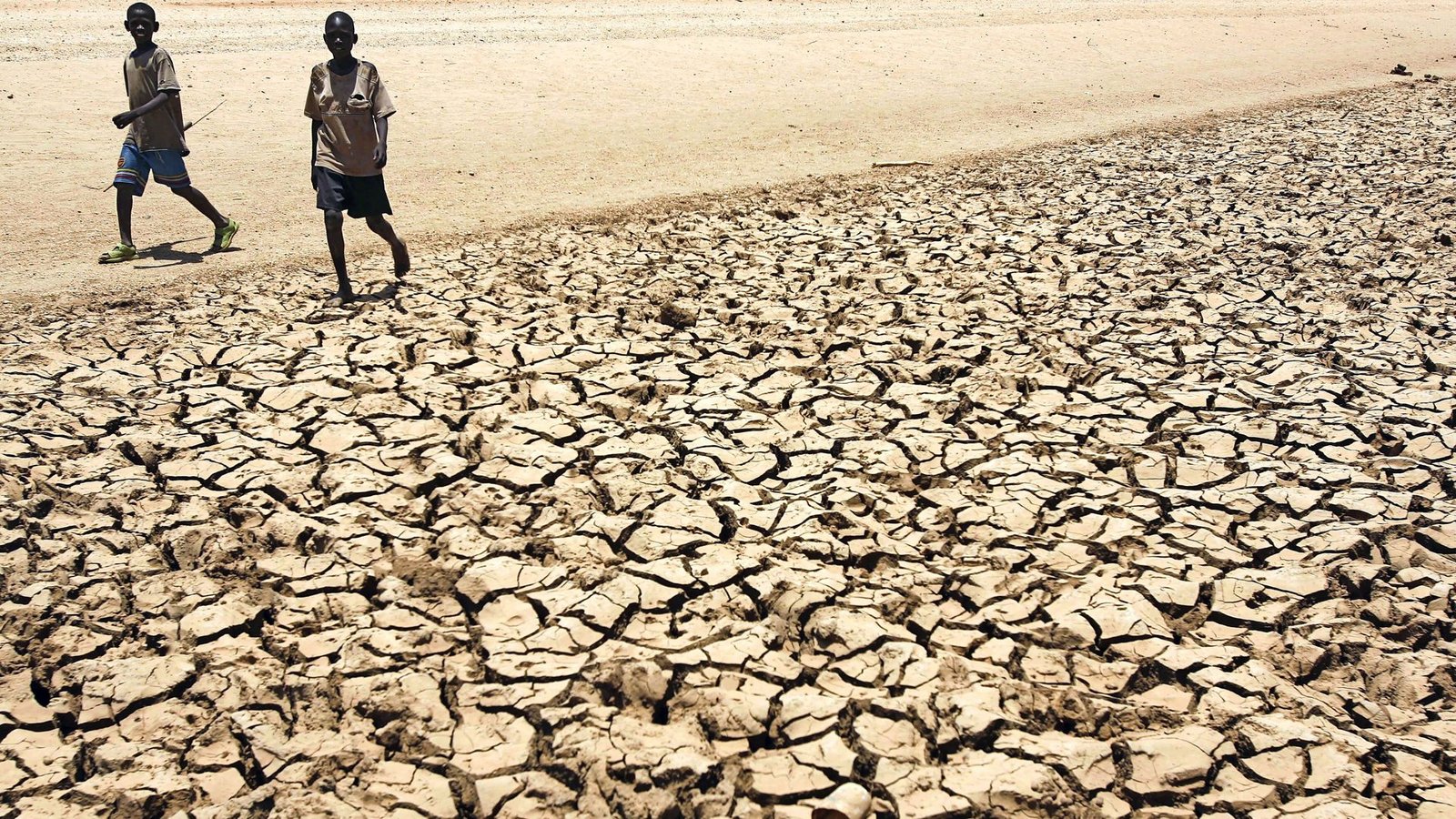 Der Klimawandel trägt auch zu Dürre bei.Foto: dpa/epa Stephen Morrison Der Klimawandel trägt auch zu Dürre bei.Foto: dpa/epa Stephen Morrison