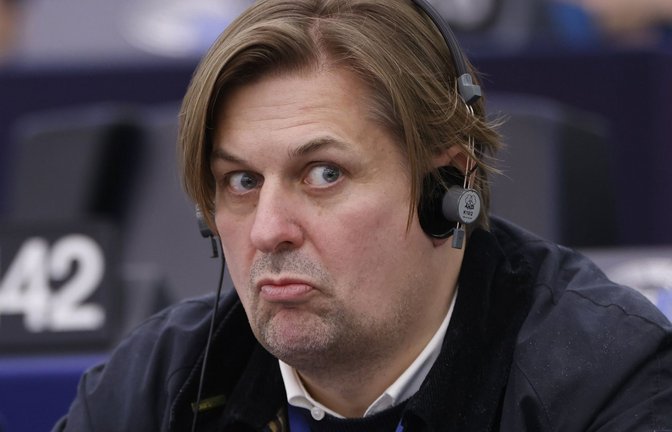 Maximilian Krah (AfD) bei einer Sitzung des Europäischen Parlaments. Die Partei wirbt gezielt auch um Stimmen von Migranten (Archivfoto).<span class='image-autor'>Foto: dpa/Jean-Francois Badias</span>