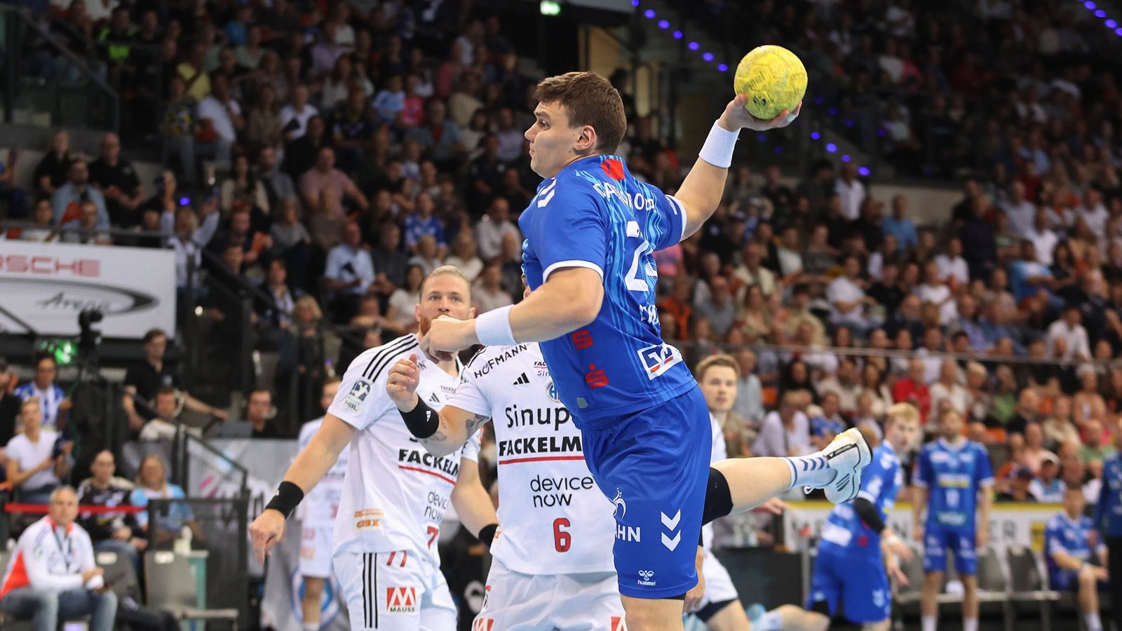 TVB-Kreisläufer Lukas Laube warf vor der Pause vier Tore.Foto: Pressefoto Baumann