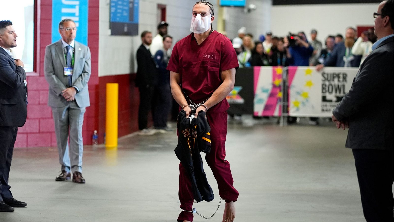 Mack Hollins vor dem Super Bowl 60. in Santa Clara.Foto: Charlie Riedel/AP/dpa