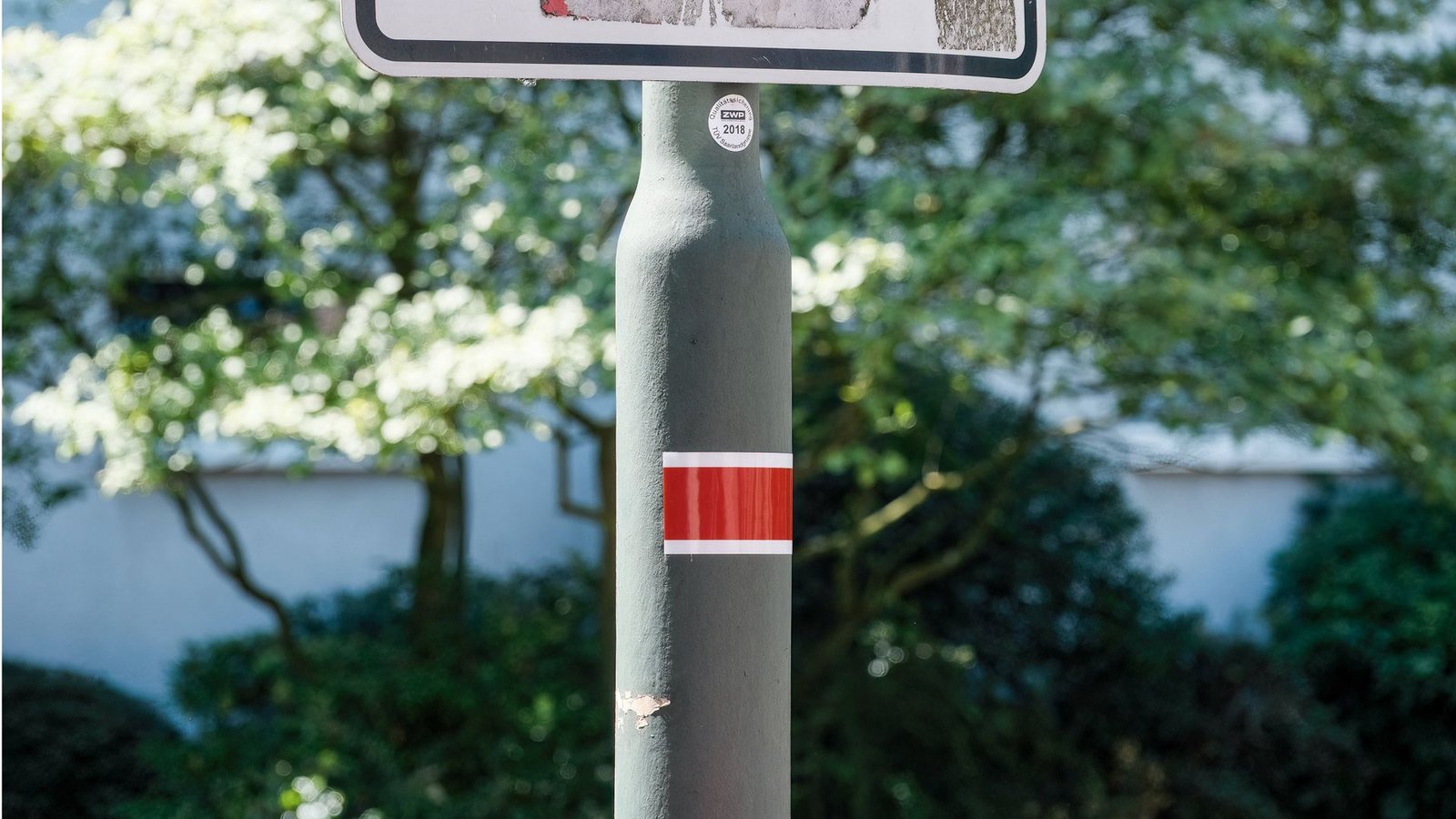 Innerorts sind manche Straßenlaternen mit einem Laternenring versehen.Foto: IMAGO/Michael Gstettenbauer Innerorts sind manche Straßenlaternen mit einem Laternenring versehen.Foto: IMAGO/Michael Gstettenbauer