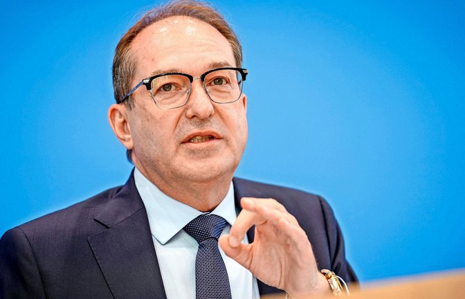 Bundesinnenminister Dobrindt strebt direkte Verhandlungen mit der Taliban-Regierung an (Archivbild).<span class='image-autor'>Foto: Kay Nietfeld/dpa</span>