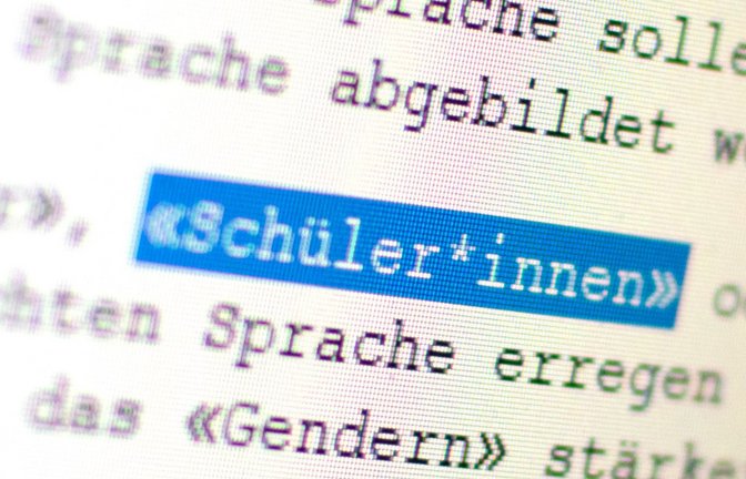 Für die Schulen ist das gendergerechte Schreiben eine besondere Herausforderung.<span class='image-autor'>Foto: dpa/Gregor Bauernfeind</span>
