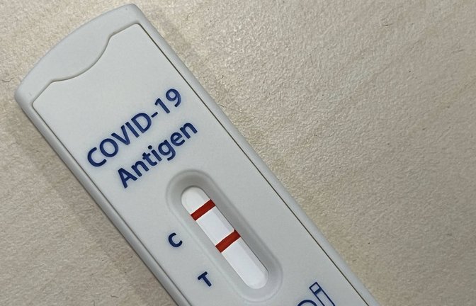 Das Robert-Koch-Institut erwartet mehr positive Testergebnisse (wie im Foto) in Folge der Ausbreitung von Omikron-Subvarianten. (Symbolbild)<span class='image-autor'>Foto: IMAGO/Lobeca/IMAGO/Felix Schlikis</span>