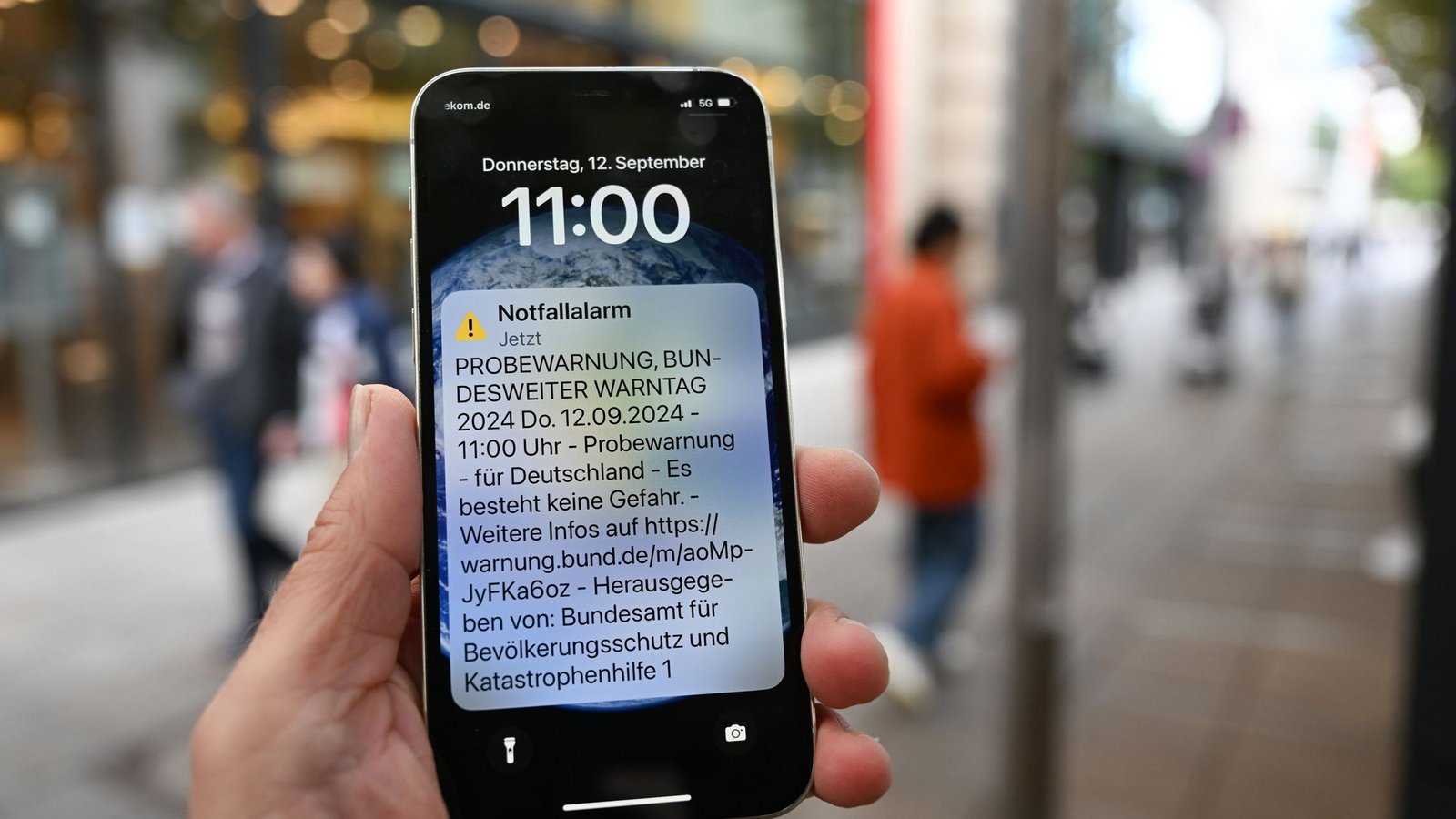 Die Handys klingeln unter Umständen auch, wenn sie auf stumm geschaltet sind (Archivbild).Foto: Bernd Weißbrod/dpa Die Handys klingeln unter Umständen auch, wenn sie auf stumm geschaltet sind (Archivbild).Foto: Bernd Weißbrod/dpa