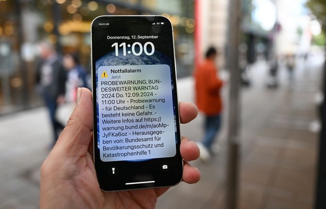 Die Handys klingeln unter Umständen auch, wenn sie auf stumm geschaltet sind (Archivbild).<span class='image-autor'>Foto: Bernd Weißbrod/dpa</span>