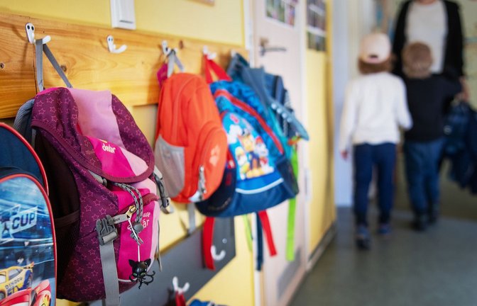 Wenn das Personal knapp ist, werden Eltern oft aufgefordert, ihre Kinder früher abzuholen.<span class='image-autor'>Foto: dpa/Monika Skolimowska</span>
