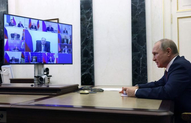 Russlands Staatschef Wladimir Putin bei einer Schalte.<span class='image-autor'>Foto: AFP/GAVRIIL GRIGOROV</span>
