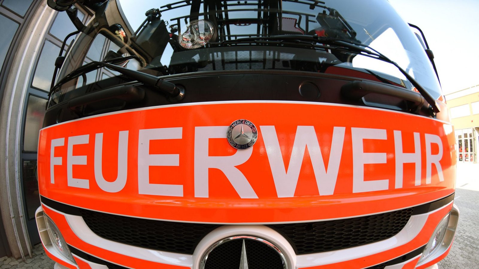 Die Feuerwehr in Ulm befindet sich bei einem Großeinsatz (Symbolbild).Foto: dpa/Patrick Seeger Die Feuerwehr in Ulm befindet sich bei einem Großeinsatz (Symbolbild).Foto: dpa/Patrick Seeger