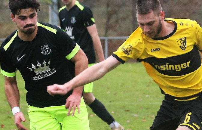 Steffen Roßmann (rechts) gehört zu den Stützen des TSV Ensingen in der Kreisliga B 6 und im laufenden Pokalwettbewerb. Morgen steht das Finale gegen 08 Bissingen II an. <span class='image-autor'>Foto: Küppers</span>