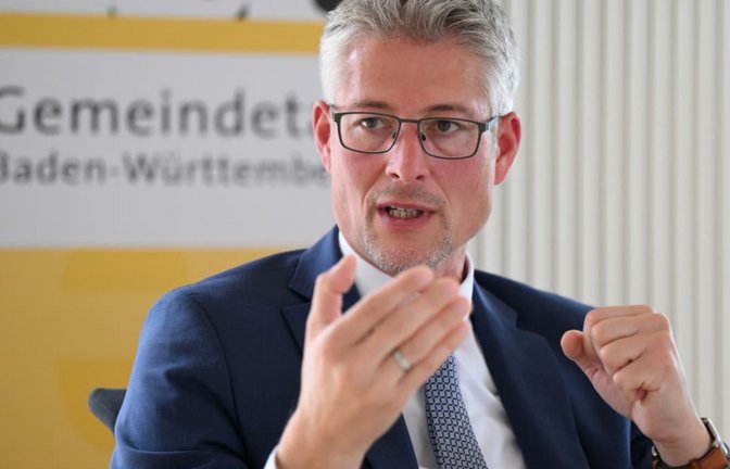 Gemeindestagspräsident Steffen Jäger fordert handfeste Zusagen vom Land - bis Oktober.<span class='image-autor'>Bernd Weißbrod/dpa</span>