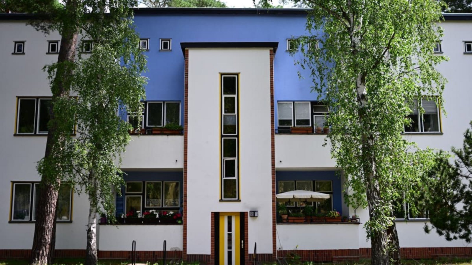 Ausgezeichnet: die Waldsiedlung in Berlin-Zehlendorf, wegen ihrer farbenfrohen Fassadenanstriche auch „Papageiensiedlung“ genannt.Sebastian Gollnow/dpa Ausgezeichnet: die Waldsiedlung in Berlin-Zehlendorf, wegen ihrer farbenfrohen Fassadenanstriche auch „Papageiensiedlung“ genannt.Sebastian Gollnow/dpa