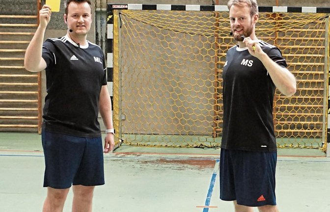 Moritz Laufenberg und Matthias Schwarz (von links) leiten in Zukunft Handballspiele bis zur Baden-Württemberg-Oberliga. Foto: Nachreiner