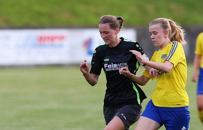 Für Christine Dertinger (links) und die SGM Roßwag/Großglattbach geht es schon morgen mit einem Nachholspiel wieder los. <span class='image-autor'>Foto: Küppers</span>