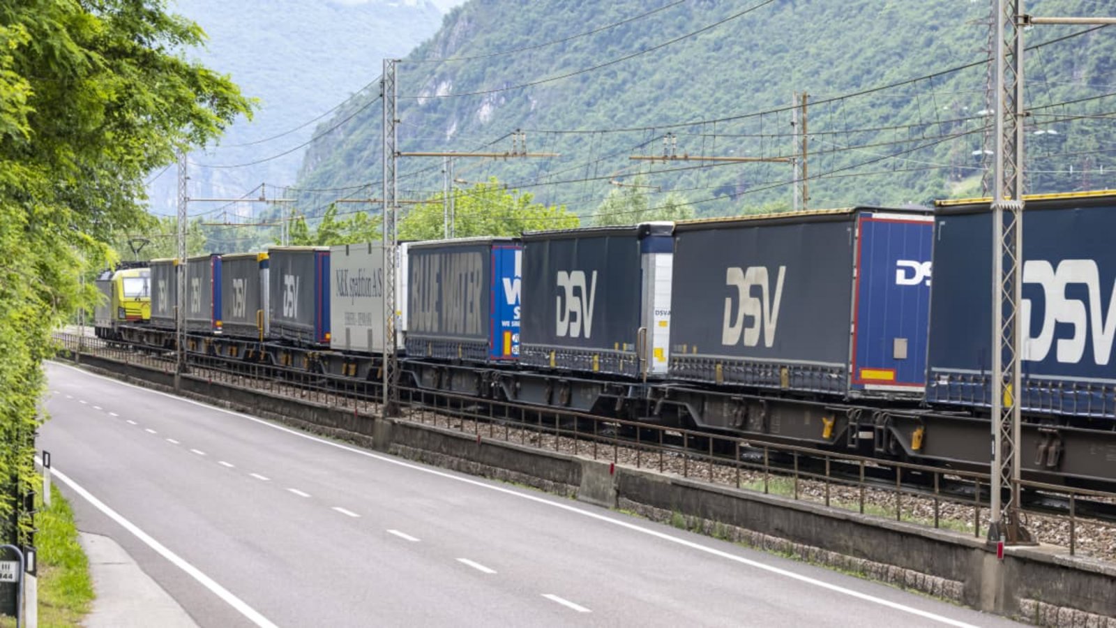 Der Brennerpass gilt für Straßen- und Schienenverkehr als Nadelöhr.imago images/Arnulf Hettrich