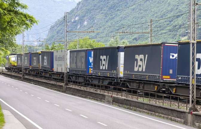 Der Brennerpass gilt für Straßen- und Schienenverkehr als Nadelöhr.<span class='image-autor'>imago images/Arnulf Hettrich</span>