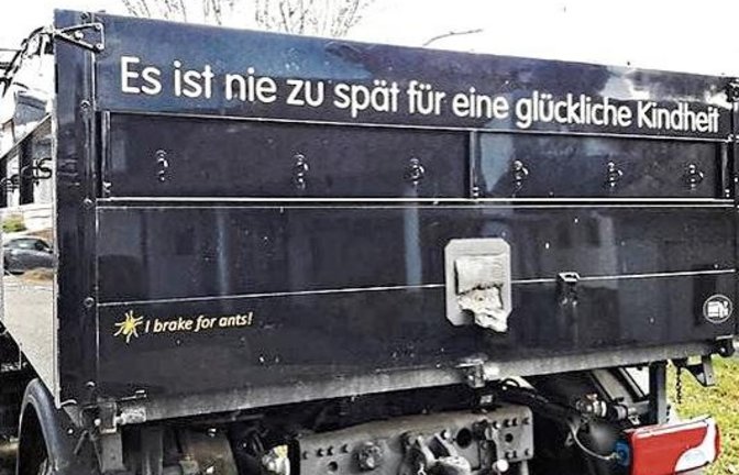 Die Leidenschaft manch großer Buben heißt Unimog. Gesehen in Aurich.  Foto: Rücker