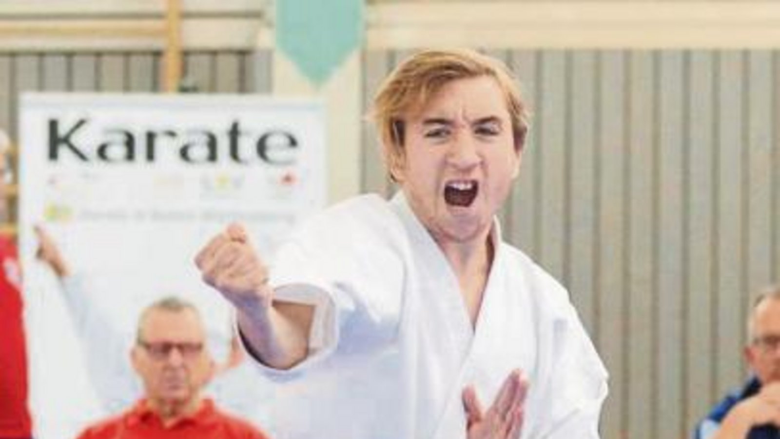 Albert Lesic überzeugt mit der höchsten Goju-Ryu-Kata Super impei. Foto: Fotomoment Albert Lesic überzeugt mit der höchsten Goju-Ryu-Kata Super impei. Foto: Fotomoment