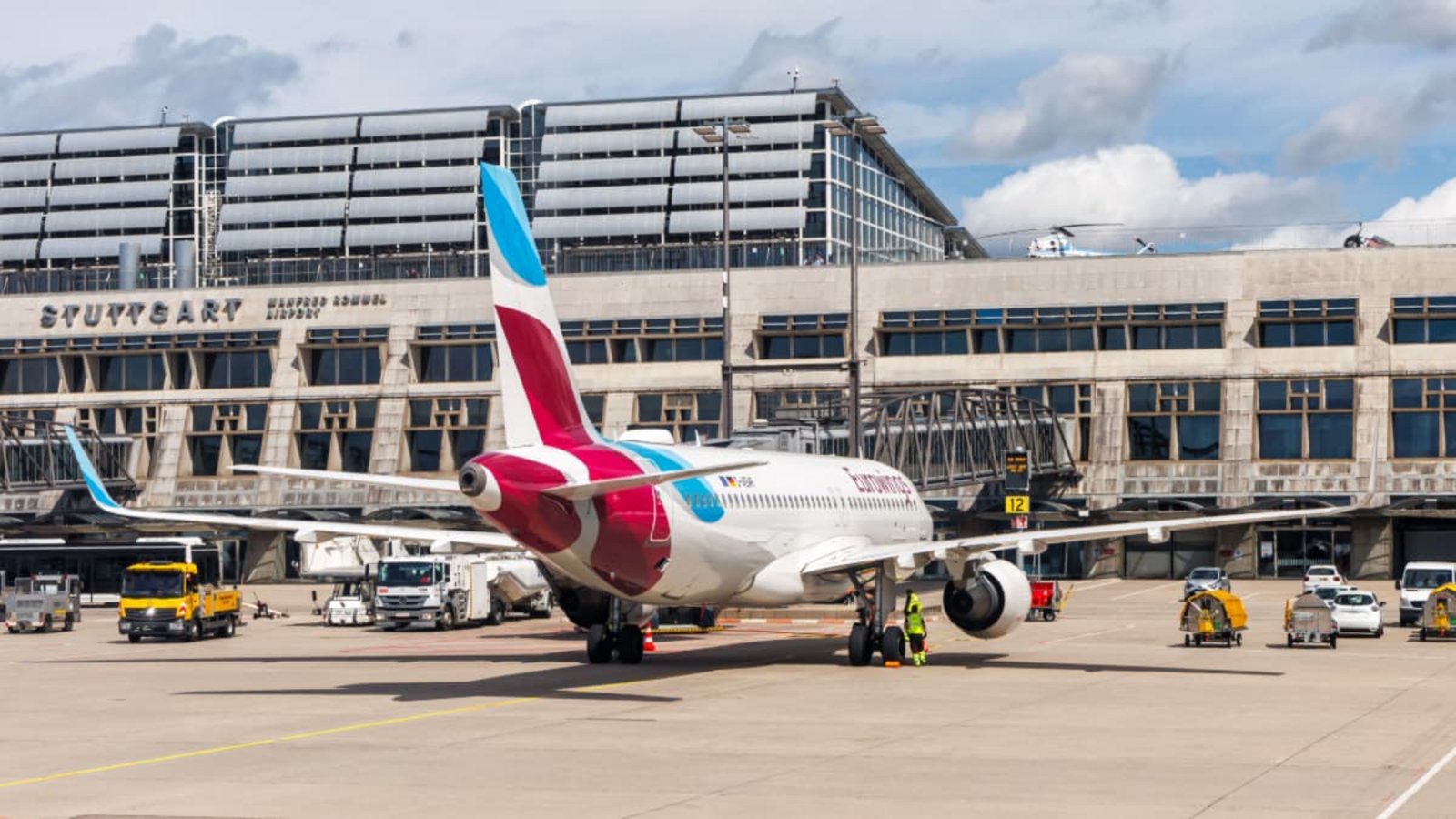 Eine Eurowings-Maschine ist am Mittwochmorgen unplanmäßig in Stuttgart gelandet (Symbolbild).Markus Mainka/Imago Eine Eurowings-Maschine ist am Mittwochmorgen unplanmäßig in Stuttgart gelandet (Symbolbild).Markus Mainka/Imago