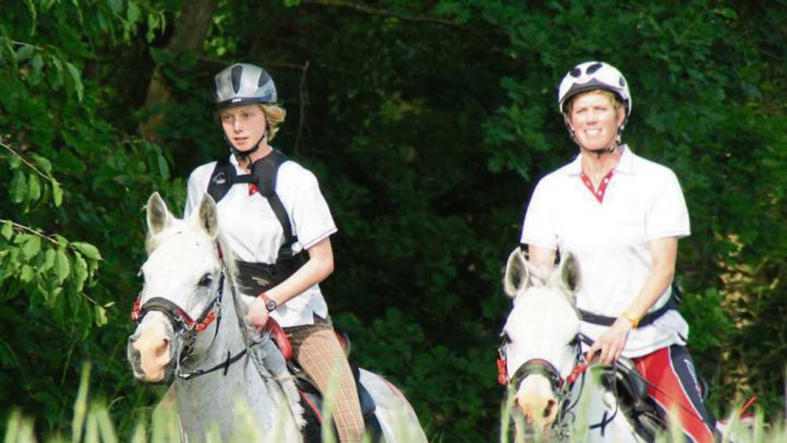 Sina und Maren Röhm aus Ensingen sind in Gerolzhofen flott unterwegs. Foto: privat Sina und Maren Röhm aus Ensingen sind in Gerolzhofen flott unterwegs. Foto: privat