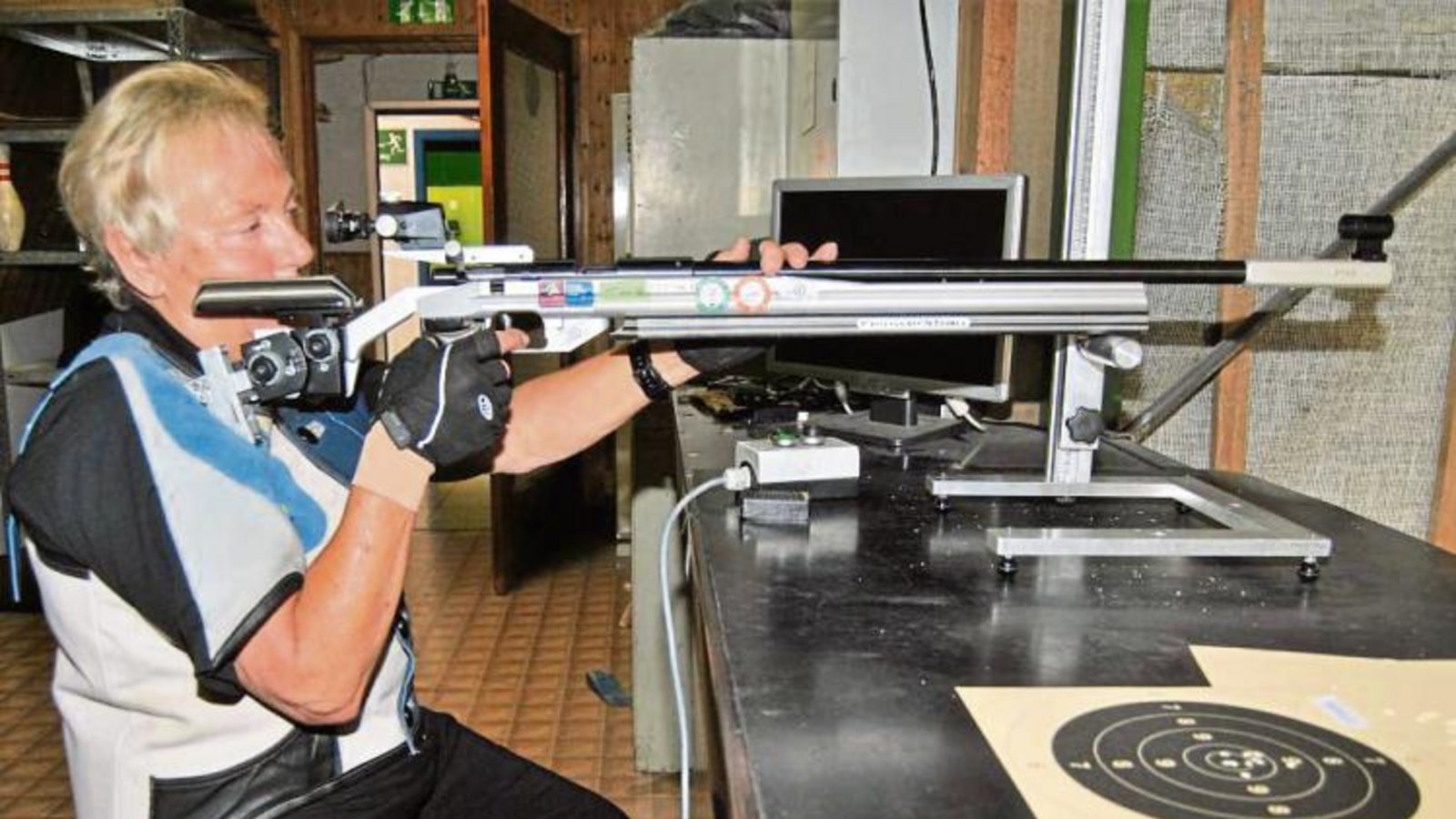 Marion Knoch vom KKSV Illingen hat in Besigheim mit dem Luftgewehr das optimale Ergebnis von 200 Ringen geschossen. Foto: Haller Marion Knoch vom KKSV Illingen hat in Besigheim mit dem Luftgewehr das optimale Ergebnis von 200 Ringen geschossen. Foto: Haller
