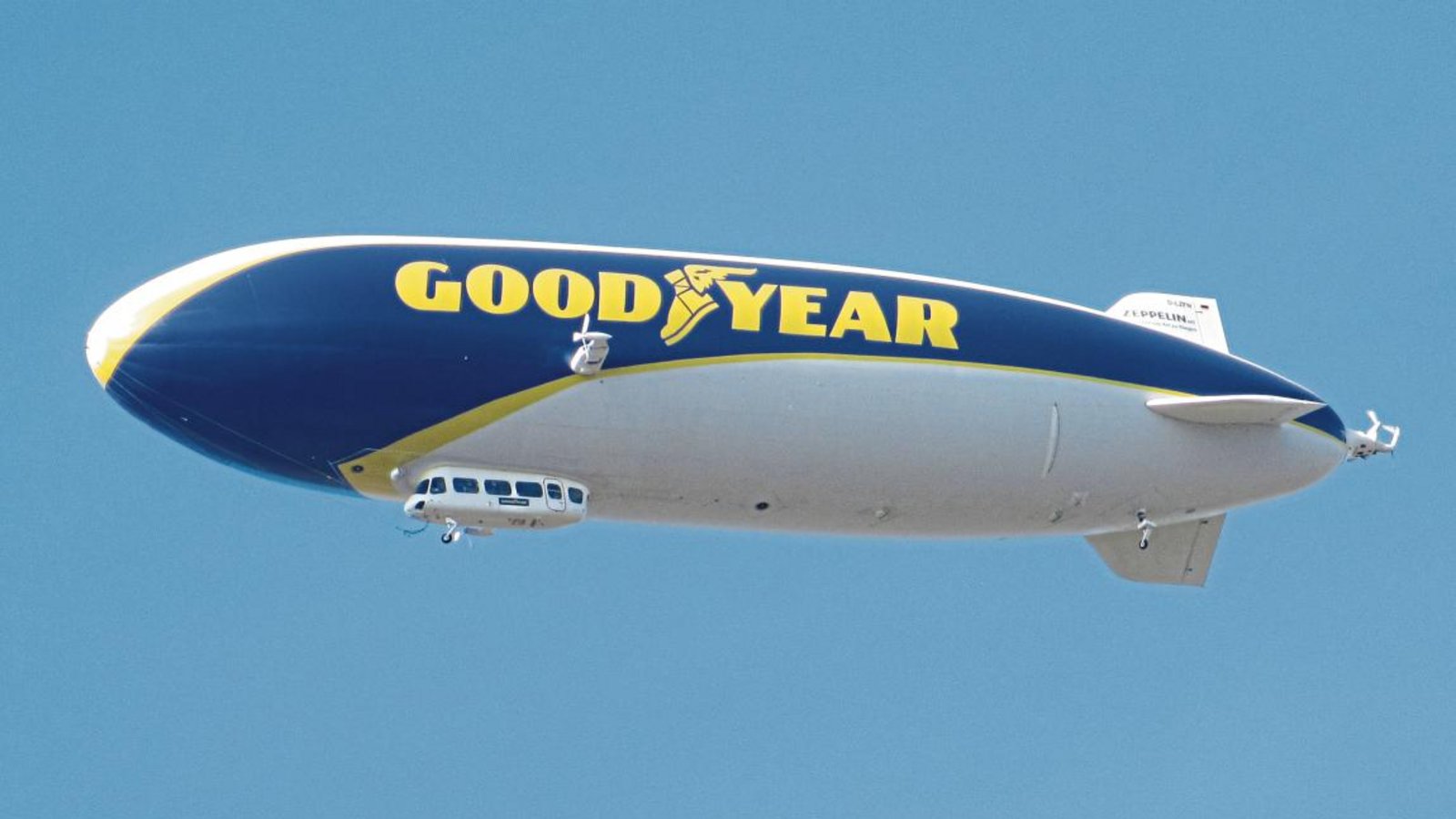 Wird in Zukunft öfter über der Region zu sehen sein: der Goodyear-Blimp, der von der Deutschen Zeppelin-Reederei betrieben wird. Foto: Rößler