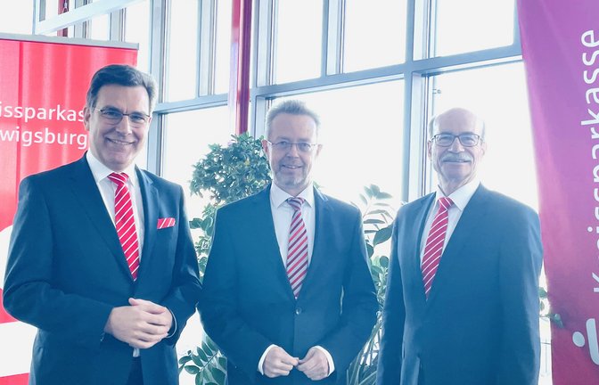 Thomas Raab, KSK-Vorstandsvorsitzender Dr. Heinz-Werner Schulte und Dieter Wizemann (von links) zogen Bilanz.  <span class='image-autor'>Foto: Stogios</span>