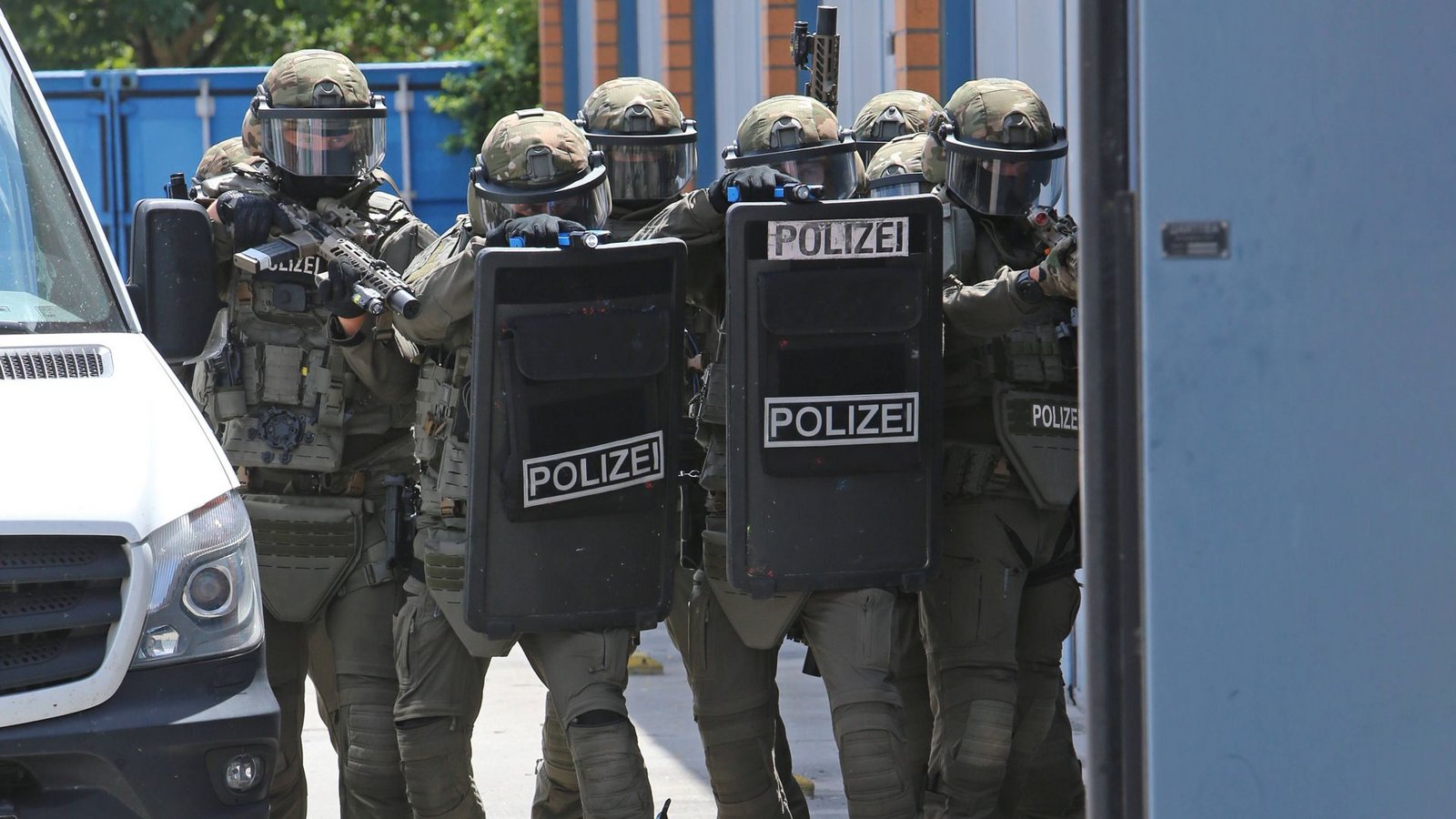 Polizeibeamte eines Spezialeinsatzkommandos bei einer Übung im vergangenen JahrFoto: IMAGO/Björn Trotzki/IMAGO/Björn Trotzki Polizeibeamte eines Spezialeinsatzkommandos bei einer Übung im vergangenen JahrFoto: IMAGO/Björn Trotzki/IMAGO/Björn Trotzki