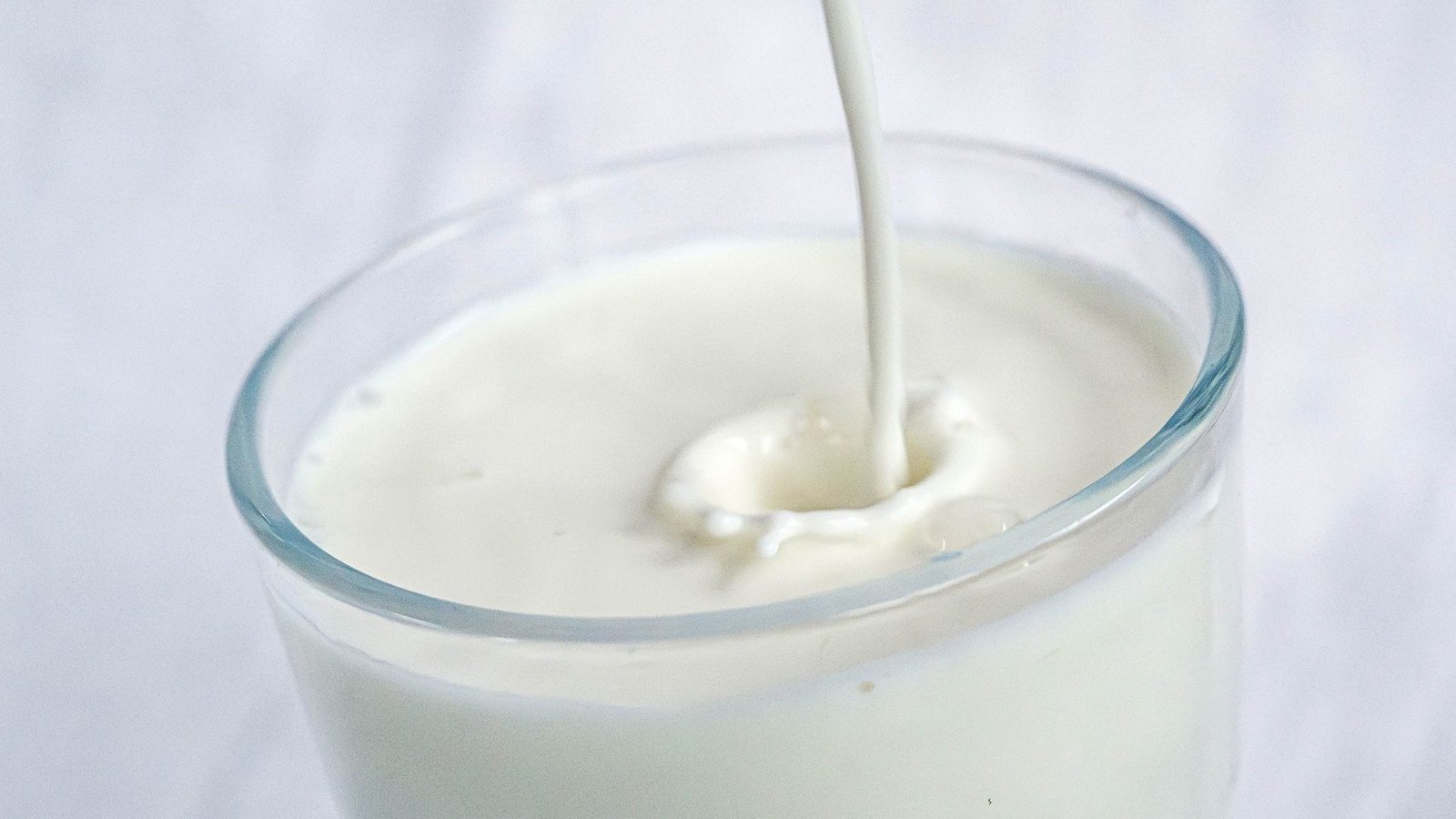 Die WHO empfiehlt pasteurisierte Milch.Foto: dpa/Sina Schuldt