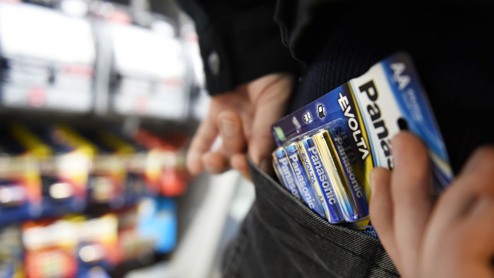 Ein 19-jähriger Ladendieb ist in Heidenheim renitent geworden (Symbolbild).Foto: picture alliance / dpa/Felix Kästle