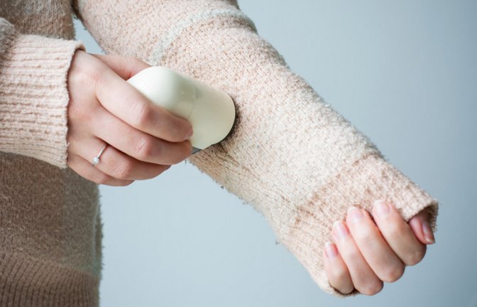 Ob Wollpullover, Fleecejacke oder auf dem Sofa - hier erfahren Sie, wie Sie Pilling entfernen und vorbeugen können.<span class='image-autor'>Foto: Ellyy / Shutterstock.com</span>