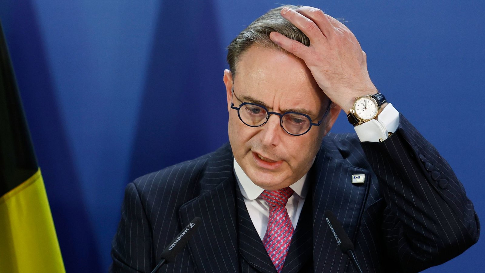 Belgiens Premier Bart De Wever auf einer Pressekonferenz.Foto: AP/dpa/Geert Vanden Wijngaert