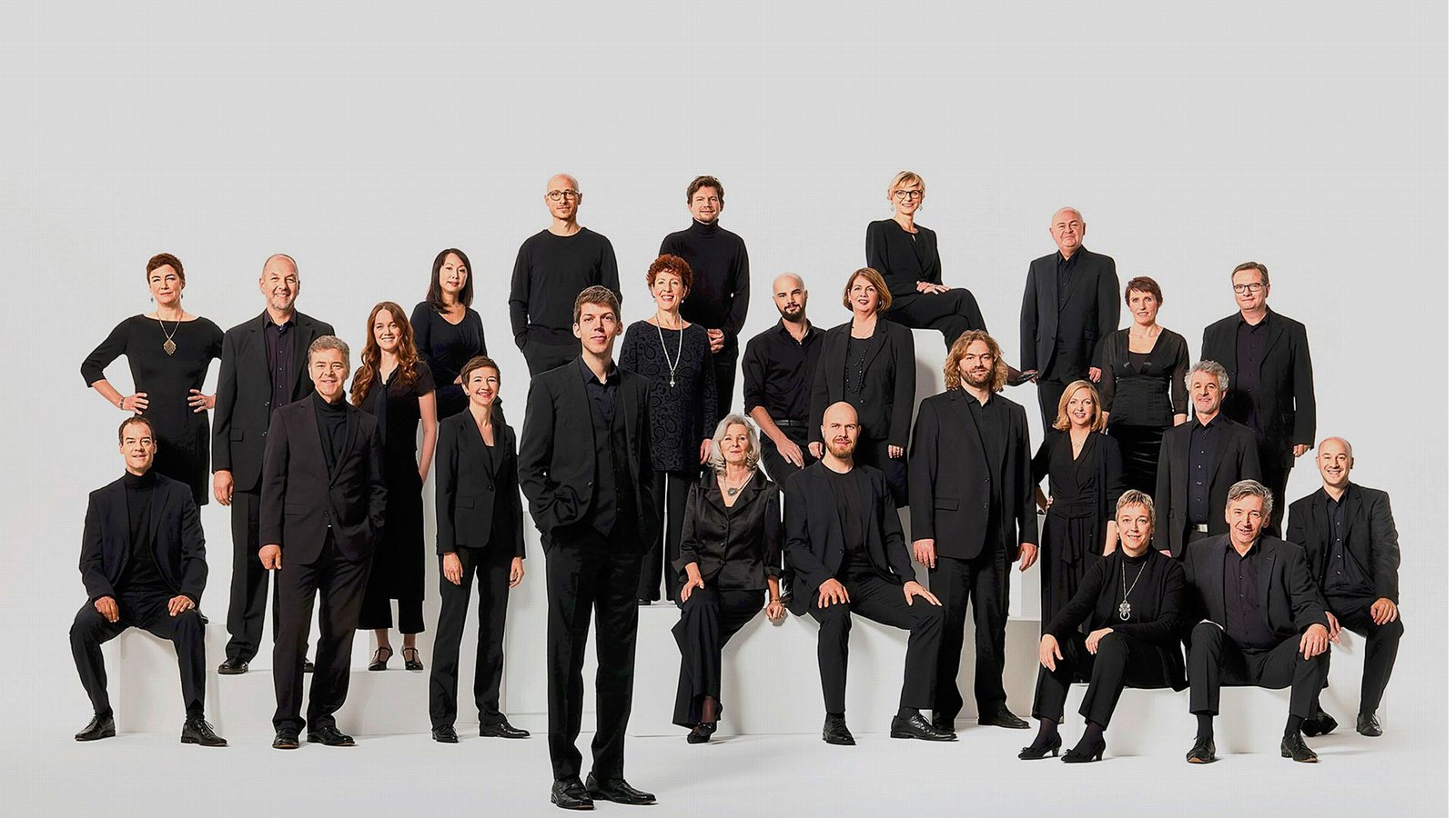 Das SWR Vokalensemble und Dirigent Yuval WeinbergFoto: SWR/Klaus Mellenthin Das SWR Vokalensemble und Dirigent Yuval WeinbergFoto: SWR/Klaus Mellenthin