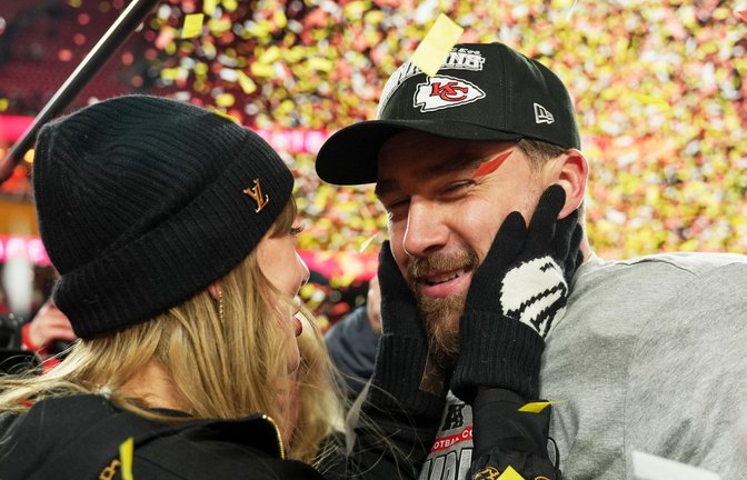 Taylor Swift und Travis Kelce haben sich verlobt. (Archivbild)<span class='image-autor'>Foto: Charlie Riedel/AP/dpa</span>