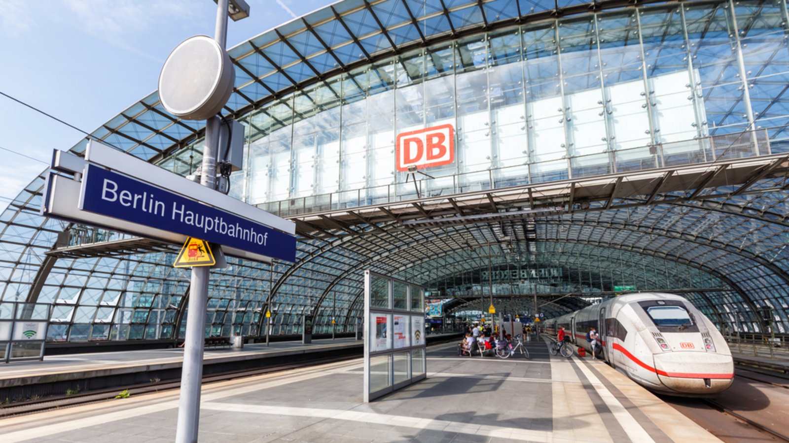 Mit dem 49-Euro-Ticket kommen Sie auch nach Berlin.Foto: Markus Mainka / shutterstock.com Mit dem 49-Euro-Ticket kommen Sie auch nach Berlin.Foto: Markus Mainka / shutterstock.com