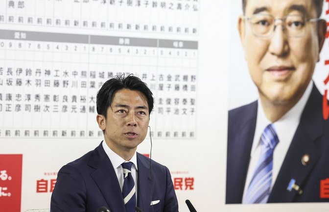 Shinjiro Koizumi, Vorsitzender des Wahlstrategieausschusses der LDP, spricht zu den Medien über die Unterhauswahlen in der LDP-Zentrale in Tokio.<span class='image-autor'>Foto: dpa/Takashi Aoyama</span>