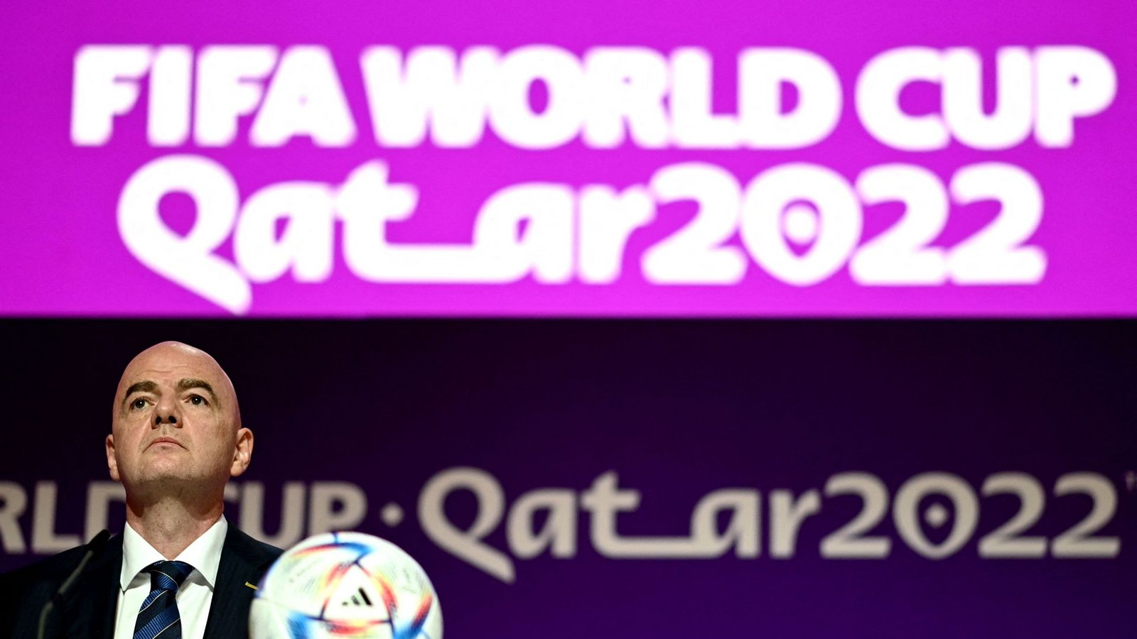 Fifa-Boss Gianni Infantino bei seiner Rede vor der Fußball-WM in KatarFoto: AFP/GABRIEL BOUYS