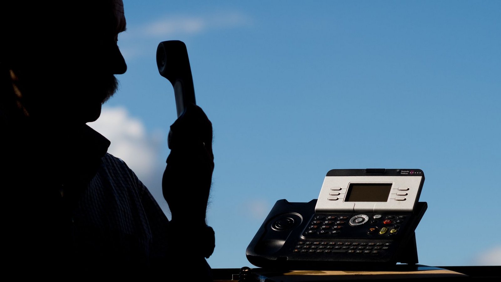 Den Tatverdächtigen wird vorgeworfen, Geschädigte mithilfe von Telefontrickbetrug um Vermögenswerte von fast 400.000 Euro betrogen zu haben.Foto: picture alliance / dpa