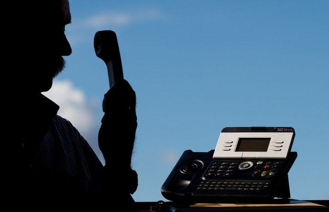 Den Tatverdächtigen wird vorgeworfen, Geschädigte mithilfe von Telefontrickbetrug um Vermögenswerte von fast 400.000 Euro betrogen zu haben.<span class='image-autor'>Foto: picture alliance / dpa</span>