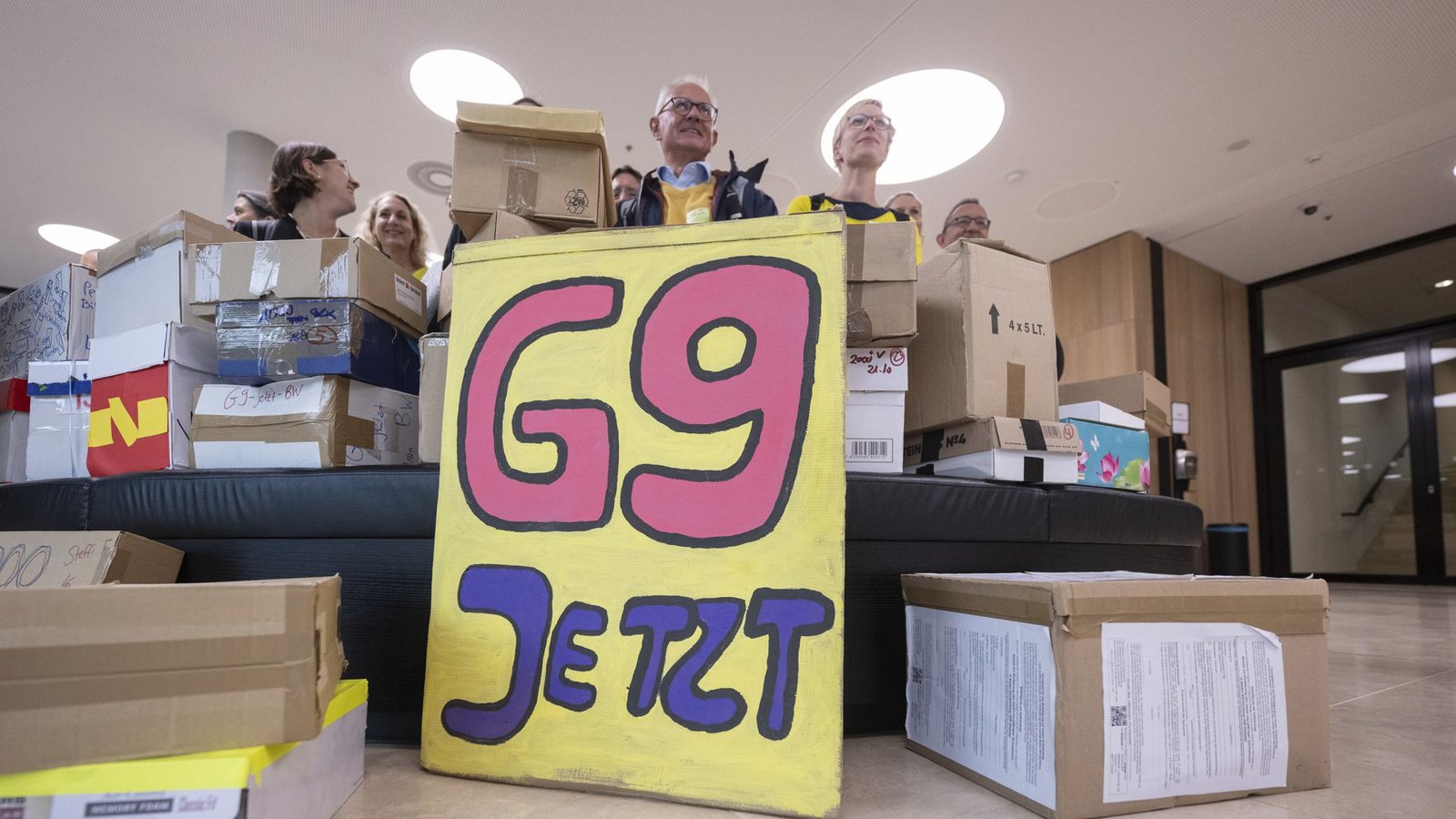 Die Elterninitiative will nach dem Volksantrag ein Volksbegehren zum neunjährigen Gymnasium durchsetzen.Foto: dpa/Marijan Murat