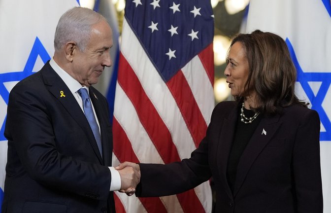 US-Präsidentschaftskandidatin Kamala Harris und der israelische Ministerpräsident Benjamin Netanjahu bei einem Treffen in den USA im Juli. Die USA sagen Israel weiter Waffen zu.<span class='image-autor'>Foto: dpa/Julia Nikhinson</span>