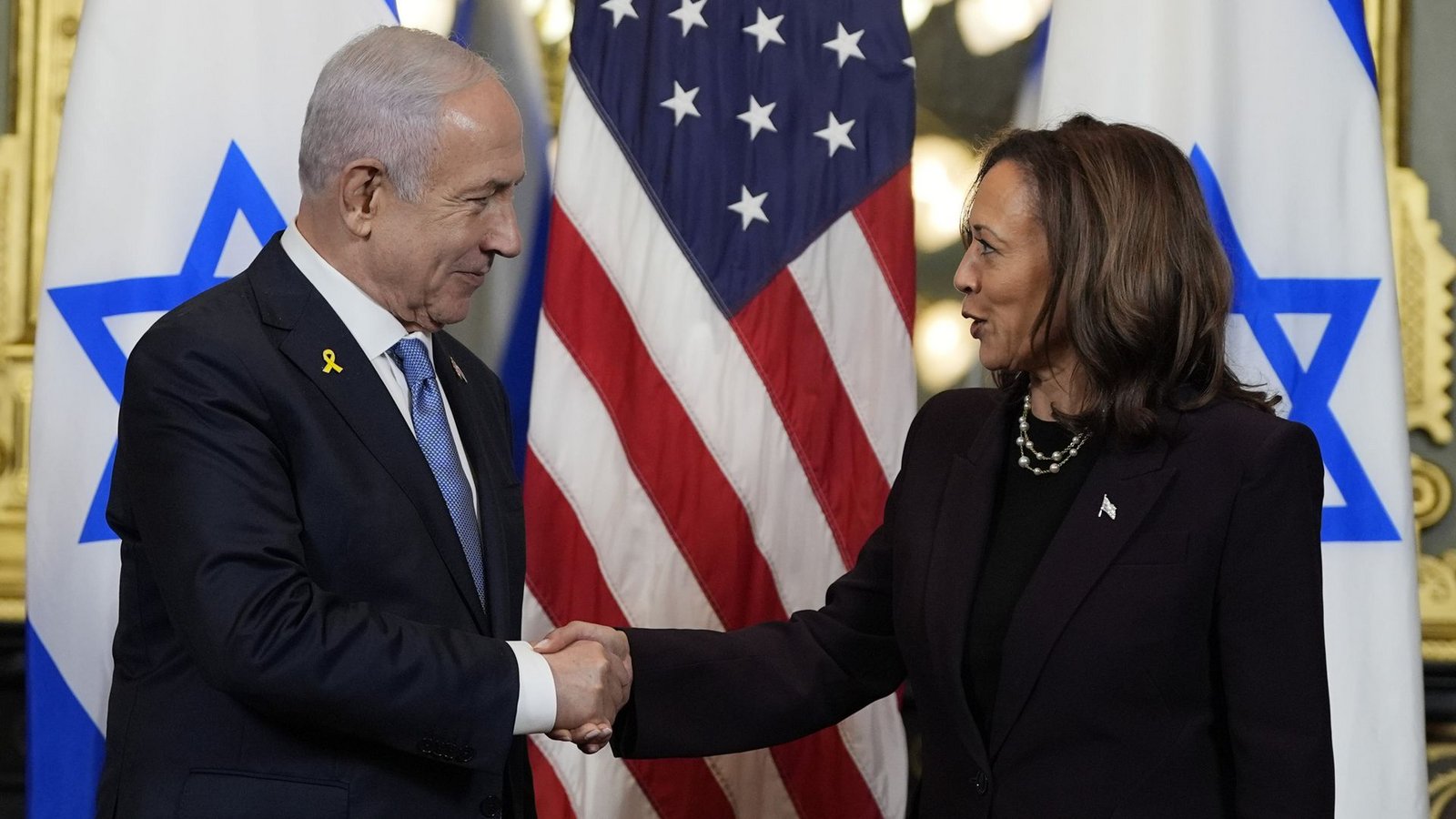 US-Präsidentschaftskandidatin Kamala Harris und der israelische Ministerpräsident Benjamin Netanjahu bei einem Treffen in den USA im Juli. Die USA sagen Israel weiter Waffen zu.Foto: dpa/Julia Nikhinson