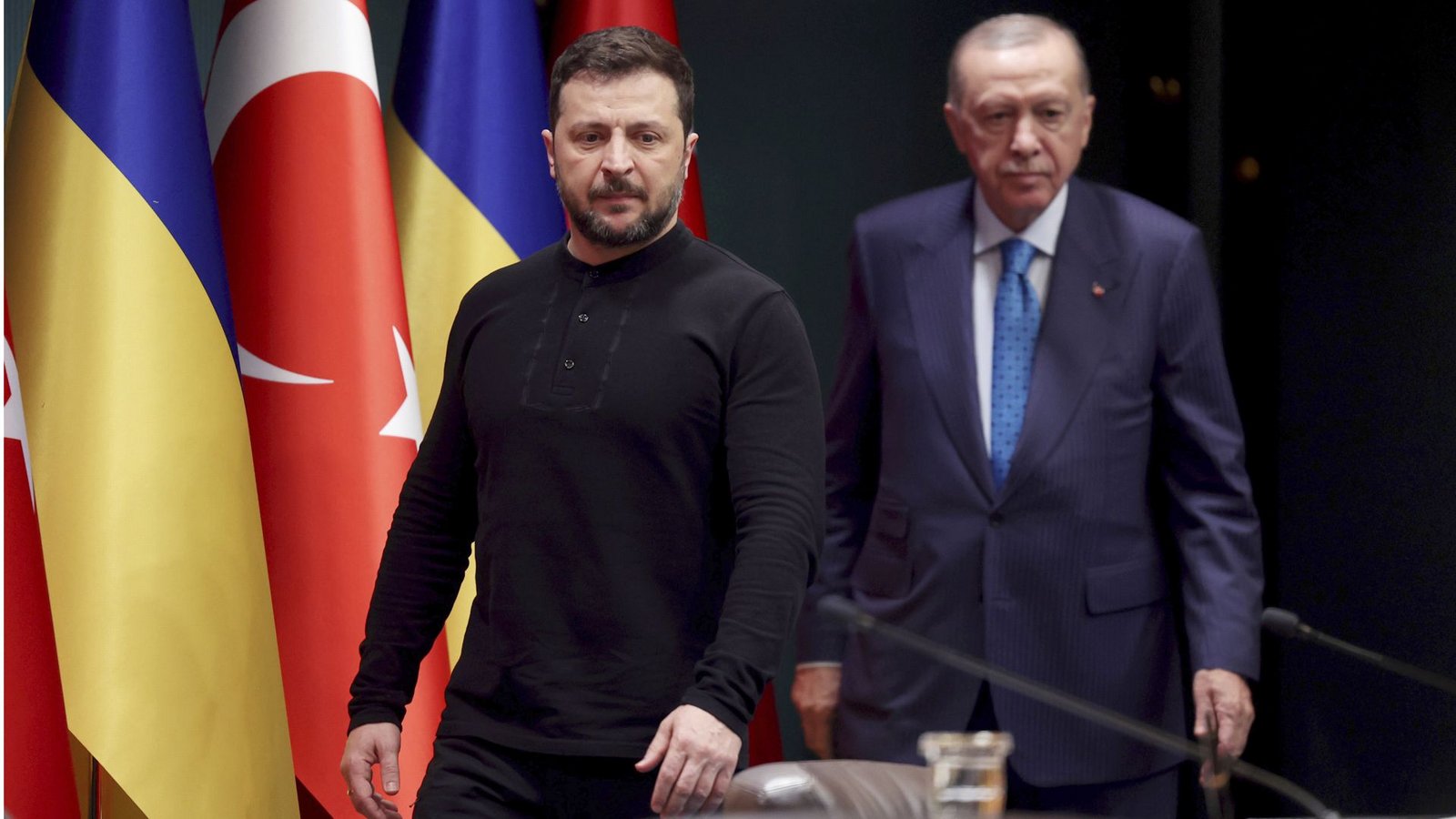 International gibt sich der türkische Präsident Erdogan (rechts) gern als Vermittler, wie jüngst beim Treffen mit dem ukrainischen Präsidenten Selenskyj. In der Türkei agiert er zunehmend diktatorisch.Foto: dpa/Yavuz Ozden
