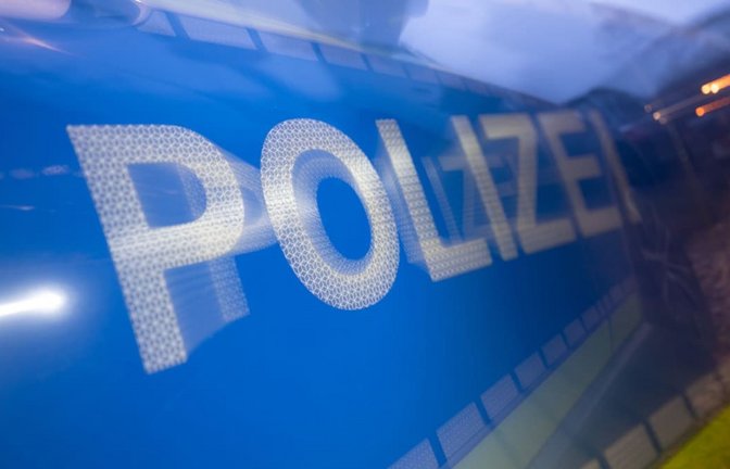 Mehrere Polizeistreifen sind wegen eines Mannes mit einer Pistole in die Memminger Innenstadt ausgerückt. (Symbolbild)<span class='image-autor'>Marijan Murat/dpa</span>