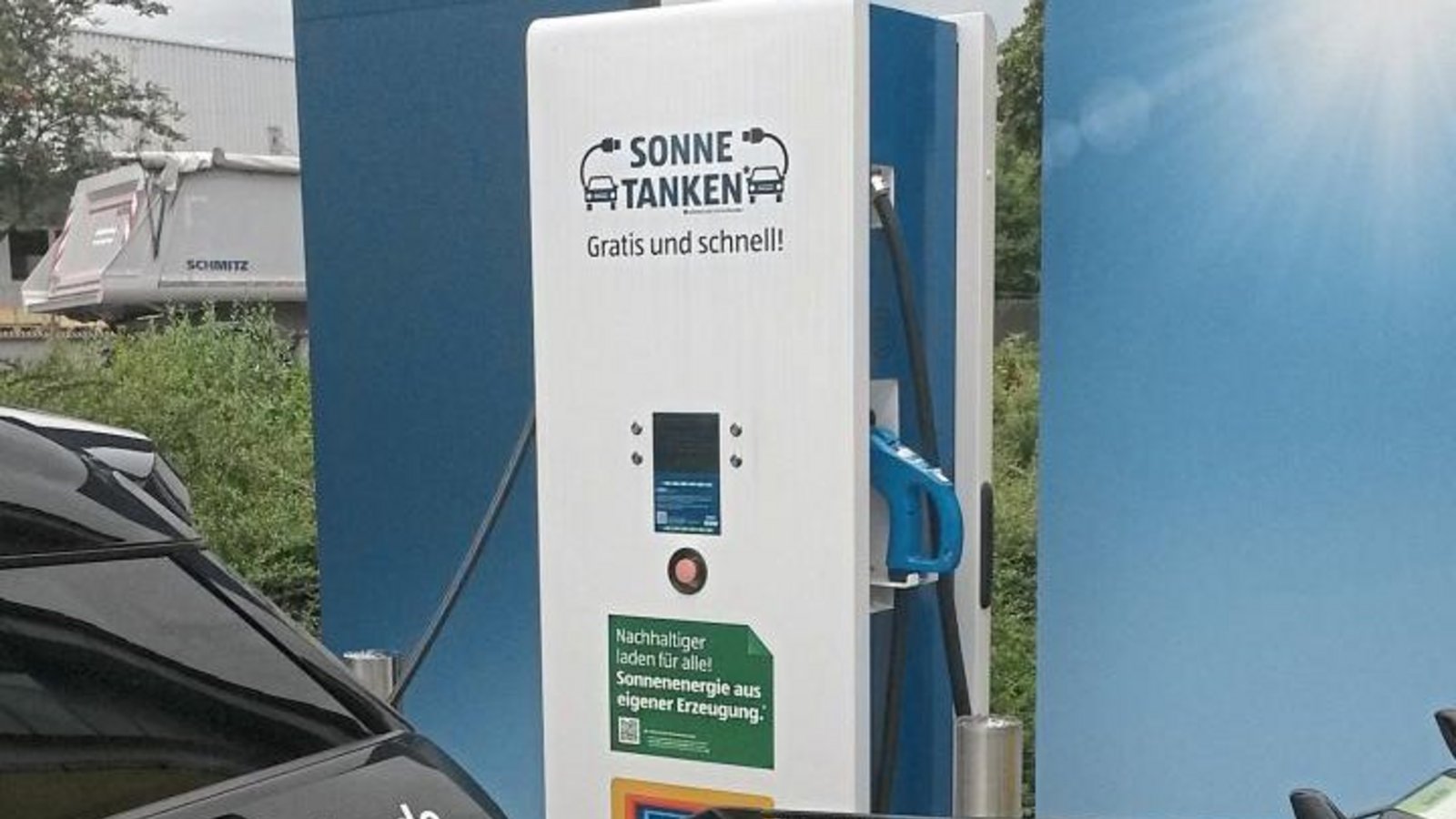 Tanken während des Einkaufs: Bei Aldi in Stuttgart-Weilimdorf ist das kein Problem. Ein Angebot, das es öfter geben sollte. Foto: Rostek Tanken während des Einkaufs: Bei Aldi in Stuttgart-Weilimdorf ist das kein Problem. Ein Angebot, das es öfter geben sollte. Foto: Rostek