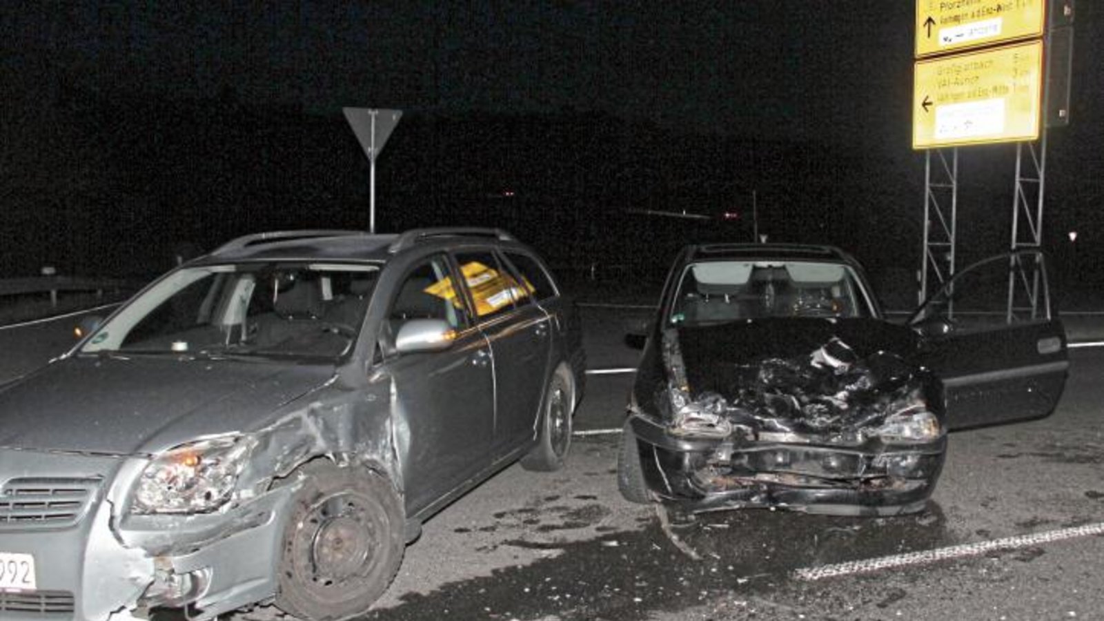 Ein Toyota kollidierte am Dienstag auf der B 10 in Vaihingen mit einem Opel. Foto: Romanowski Ein Toyota kollidierte am Dienstag auf der B 10 in Vaihingen mit einem Opel. Foto: Romanowski