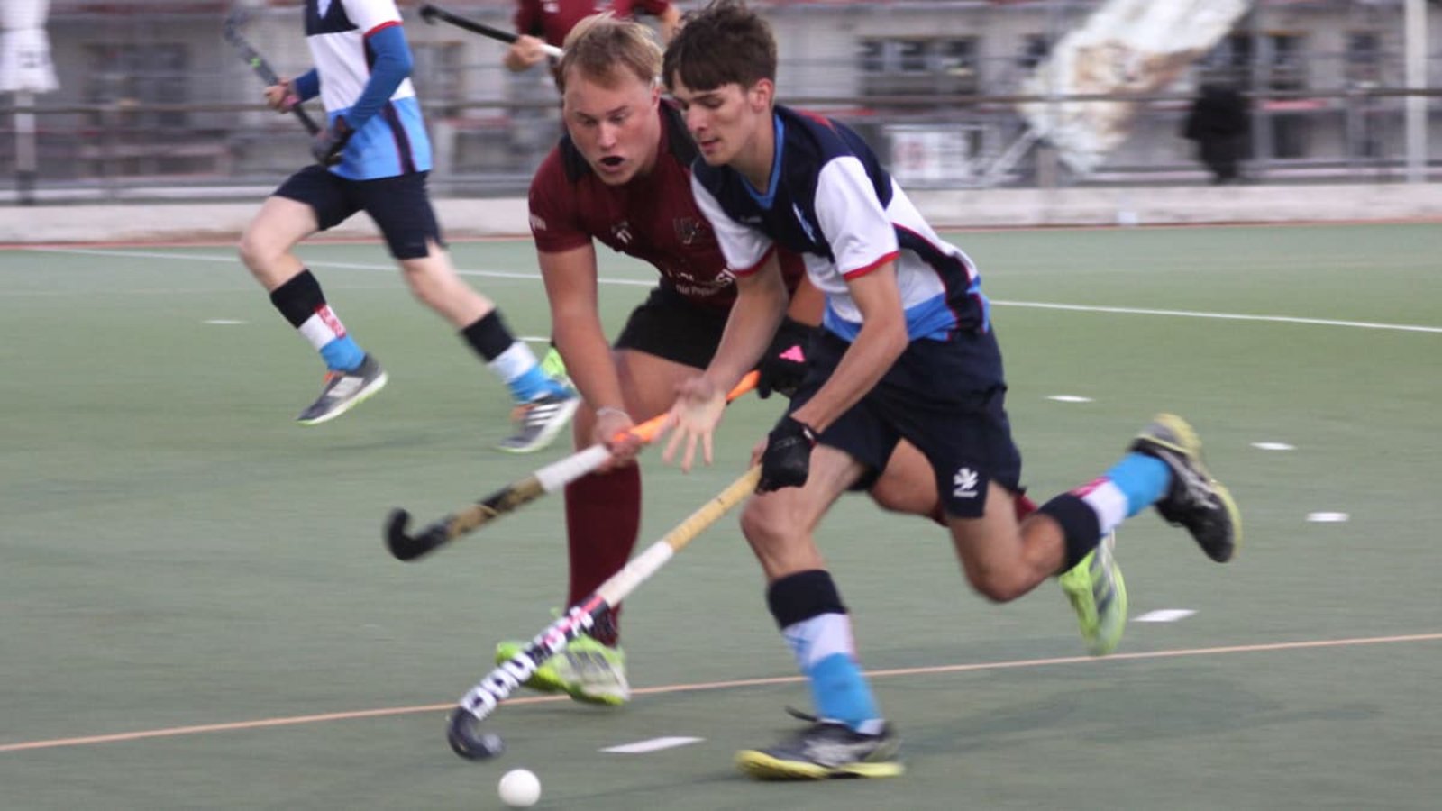 Nachwuchsspieler Jannik Lehmann (am Ball) und die SV Böblingen holen einen Punkt beim HC Ludwigsburg II.Samuel Ulrich Nachwuchsspieler Jannik Lehmann (am Ball) und die SV Böblingen holen einen Punkt beim HC Ludwigsburg II.Samuel Ulrich