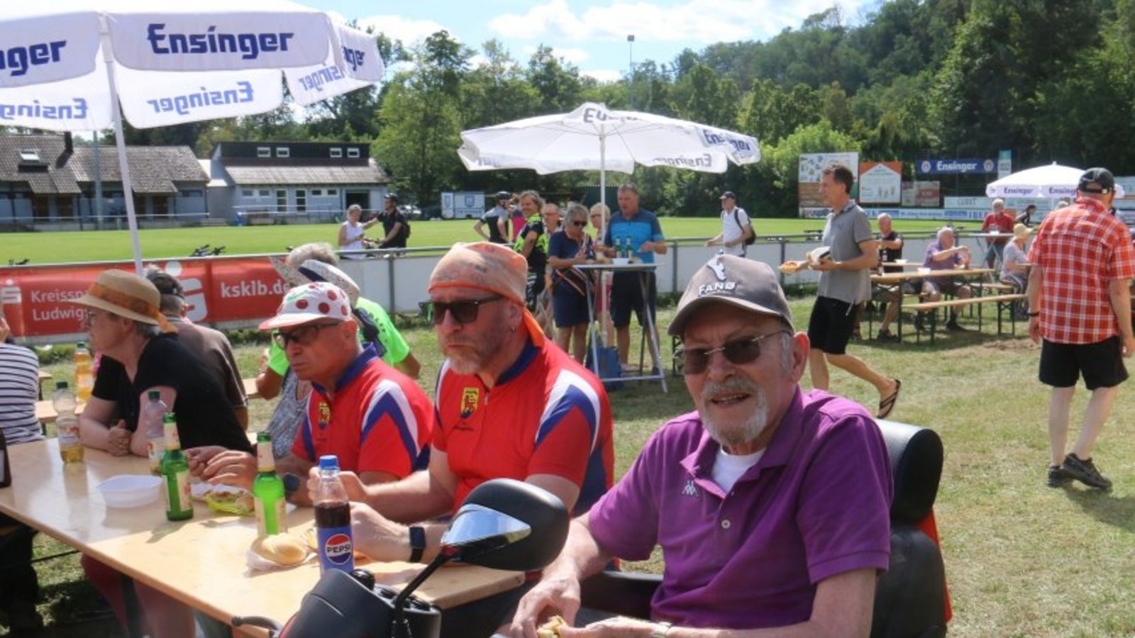 Rainer Helmecke – mit Elektrorollstuhl dabei. Rainer Helmecke – mit Elektrorollstuhl dabei.