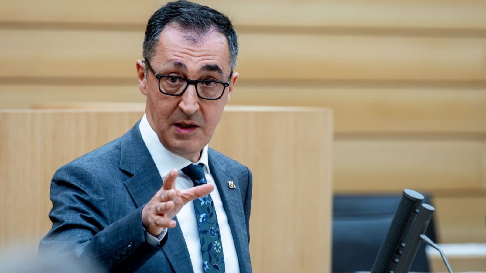 Ministerpräsident Cem Özdemir: „Steine, Fäuste und Brandsätze sind keine Argumente.“Christoph Schmidt/dpa Ministerpräsident Cem Özdemir: „Steine, Fäuste und Brandsätze sind keine Argumente.“Christoph Schmidt/dpa